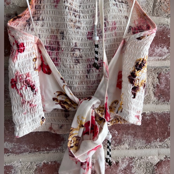 House of Harlow 1960 backless halter crop top with floral design and bead detail - Picture 3 of 4